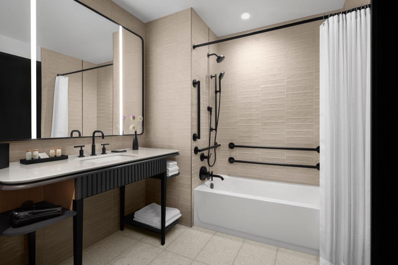 Renaissance Milwaukee West Hotel Wauwatosa Εξωτερικό φωτογραφία
